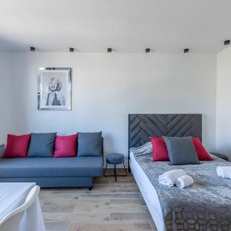 Large For 4 People Near Port Apartamento